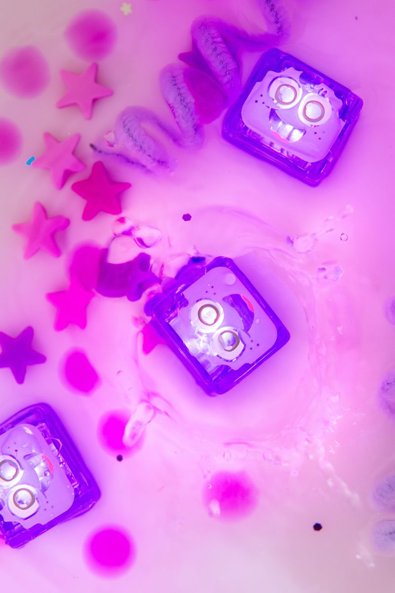 Glo Pals Leuchtende Badewürfel lila (4er Set)