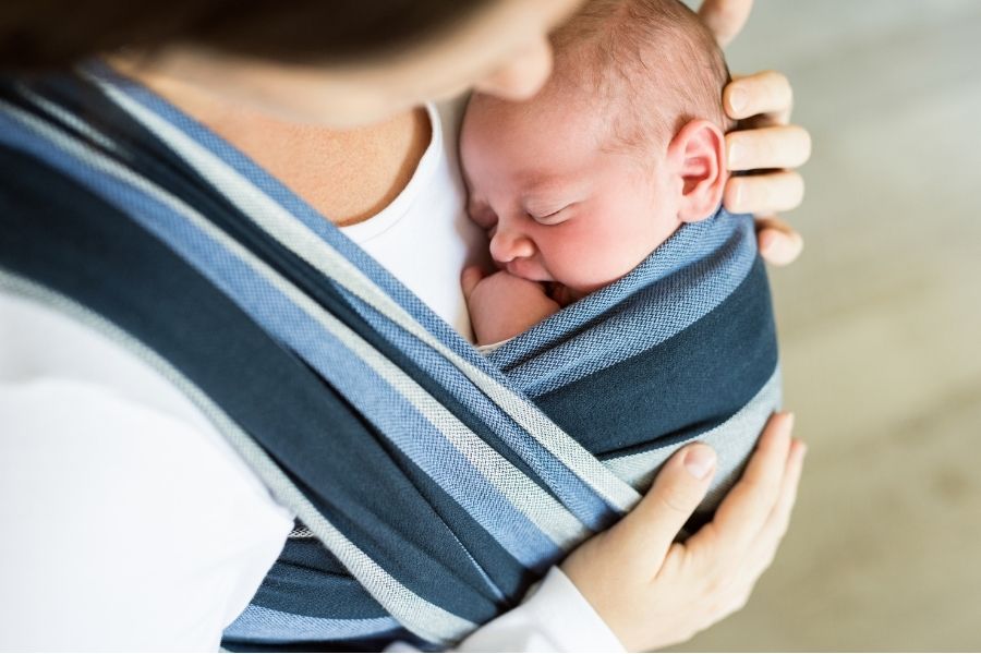 9 Gründe, warum Du Dein Baby tragen solltest