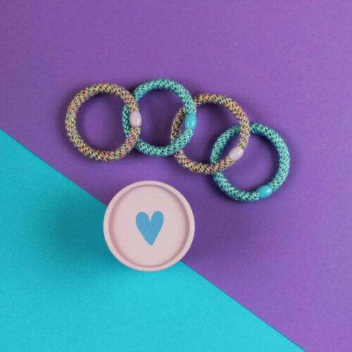 Haargummi-Set flieder/blau mit 4 Haargummis in runder Geschenkbox - Ava & Yves