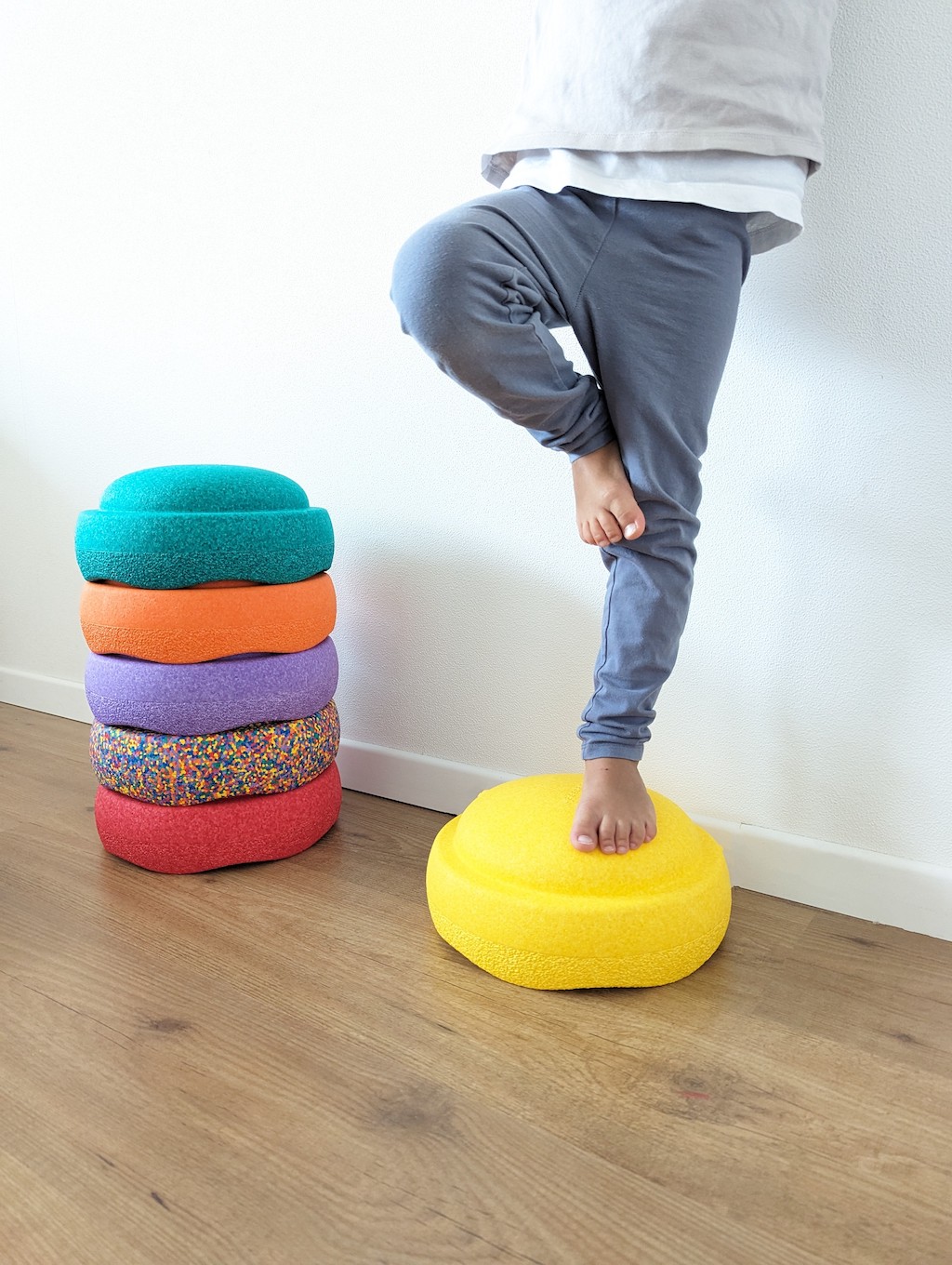 Kinderyoga? Was steckt dahinter und warum wirkt es sich positiv auf unsere Kinder aus?
