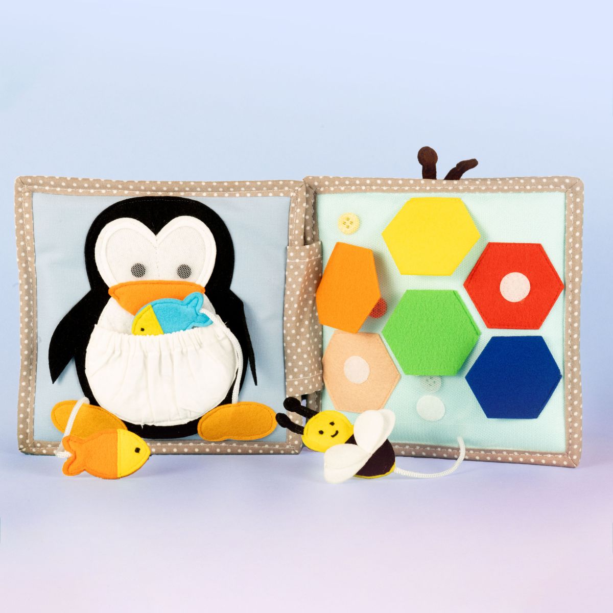 Mini Quiet Book Schillernder Papagei (ab 6 Monate)- Jolly Designs