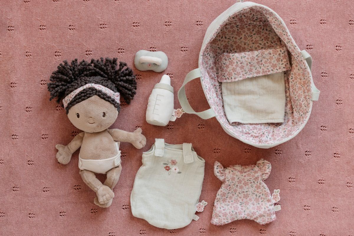 Babypuppe Evi im Körbchen - Little Dutch