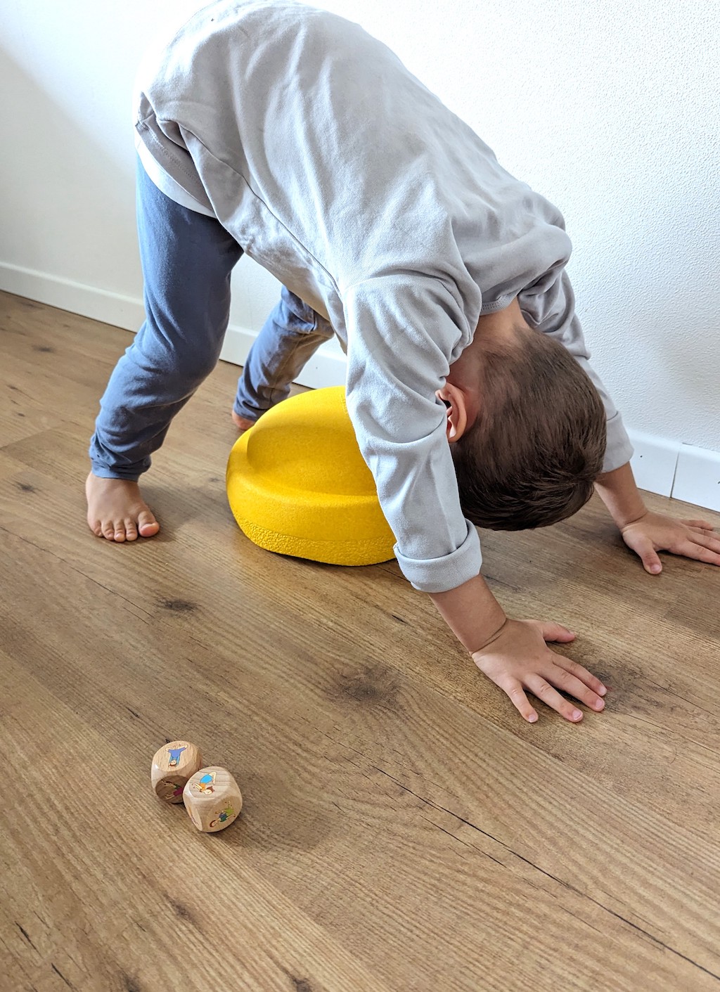 Kinderyoga? Was steckt dahinter und warum wirkt es sich positiv auf unsere Kinder aus?