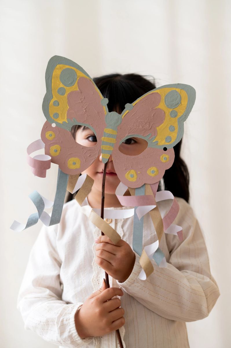 Masken Bastelbuch mit Schere Rosa & Friends - Little Dutch