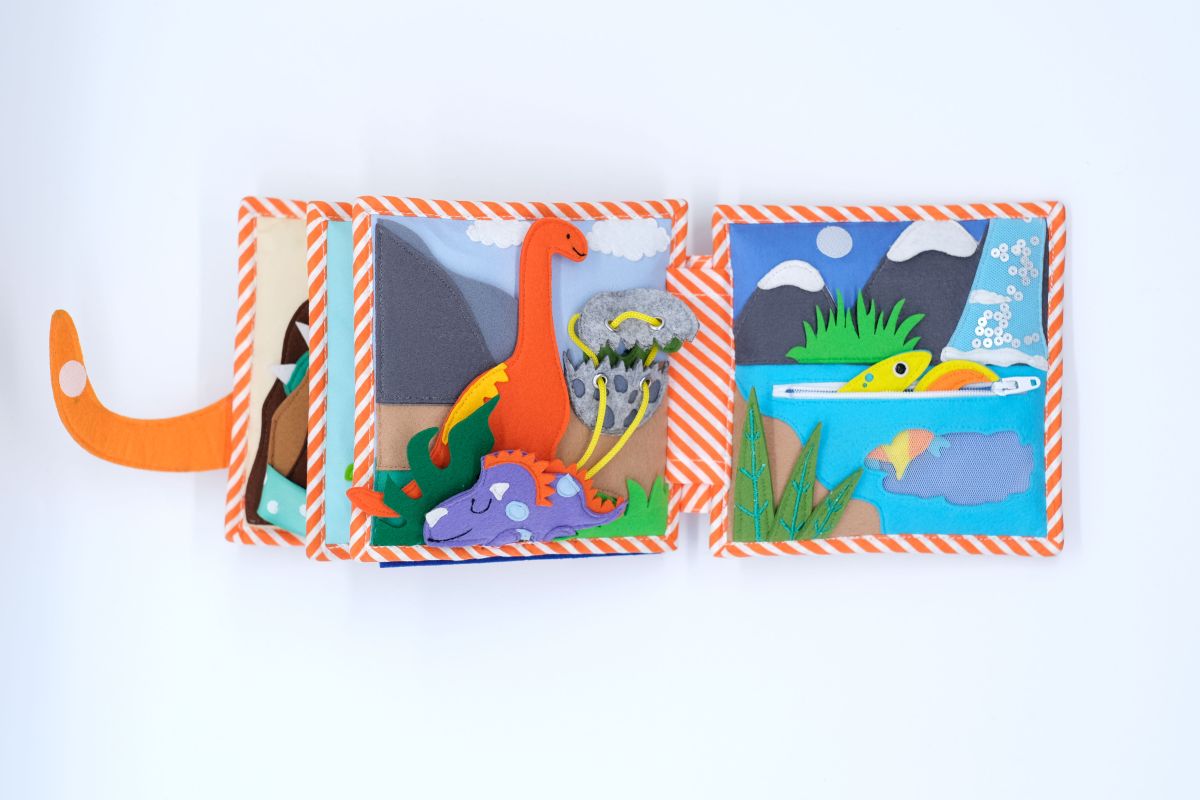 Mini Quiet Book Dinofreunde (ab 18 Monate) - Jolly Designs