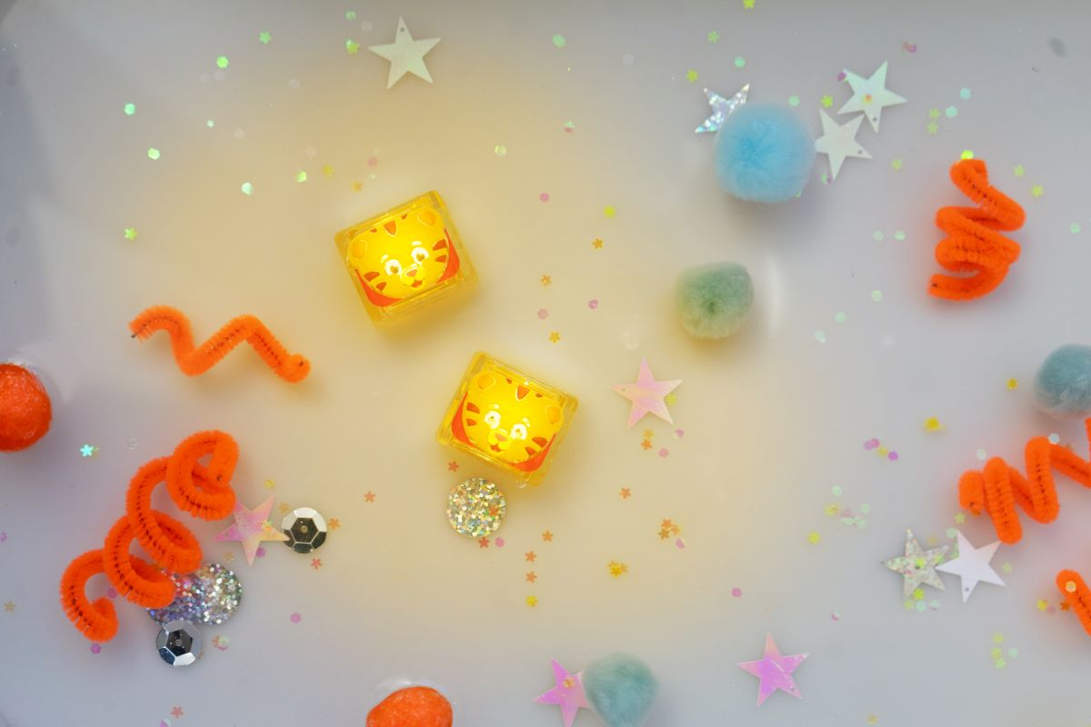 Glo Pals Leuchtende Badewürfel Daniel Tiger braun (4er Set)