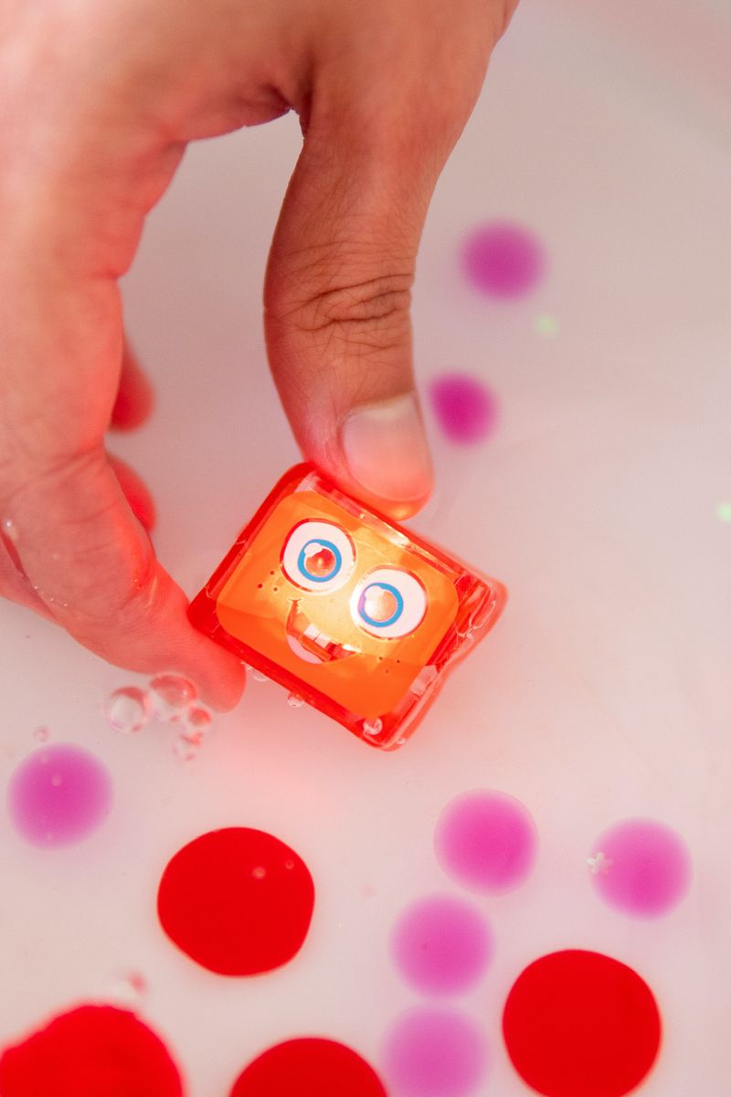 Glo Pals Leuchtende Badewürfel rot (4er Set)