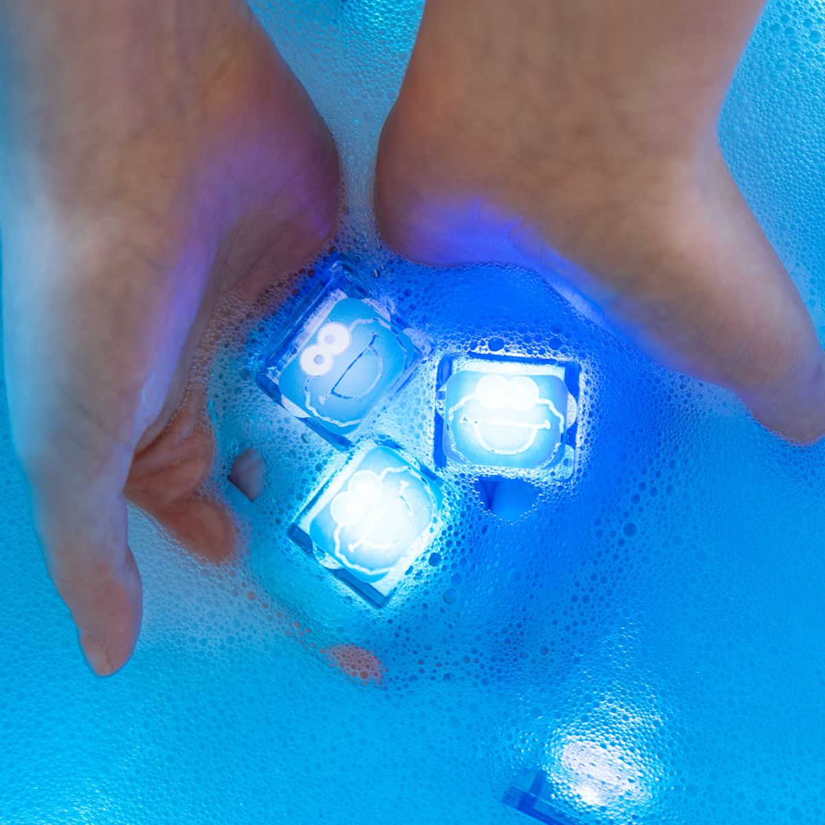 Glo Pals Leuchtende Badewürfel Krümelmonster (4er Set)