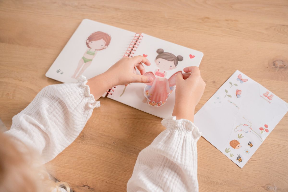 Stickerbuch Dress Me Up - Rosa & Friends - Little Dutch