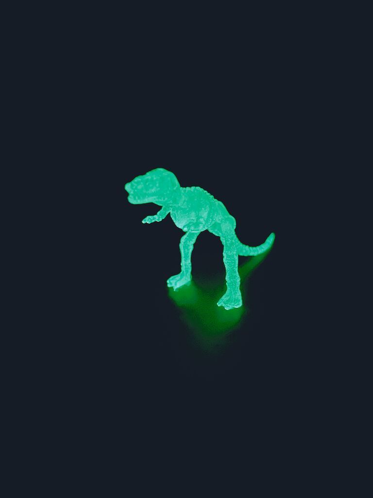 Ausgrabungsei Dino-Skelett (verschiedene Designs, 1 Stück)