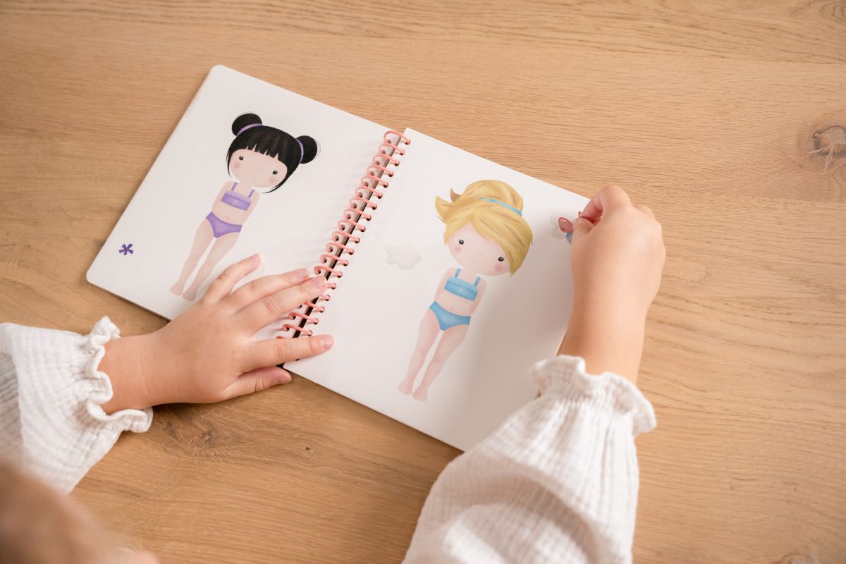Stickerbuch Dress Me Up - Rosa & Friends - Little Dutch