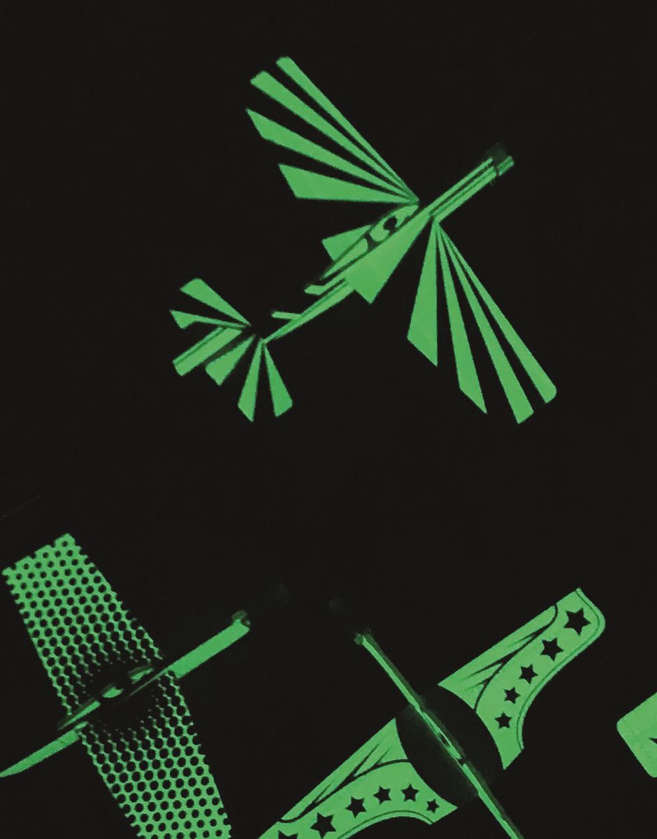 Leuchtender Segelflieger - Styroporflieger Glow in the dark (verschiedene Designs, 1 Stück) - Moses