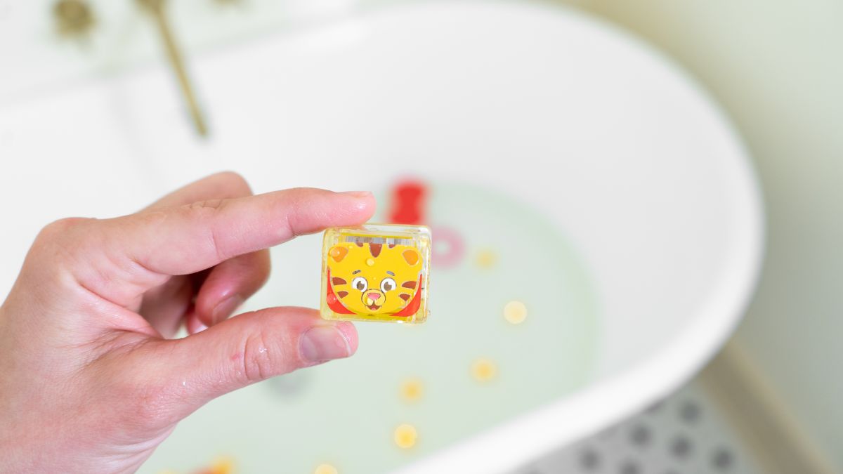 Glo Pals Leuchtende Badewürfel Daniel Tiger braun (4er Set)