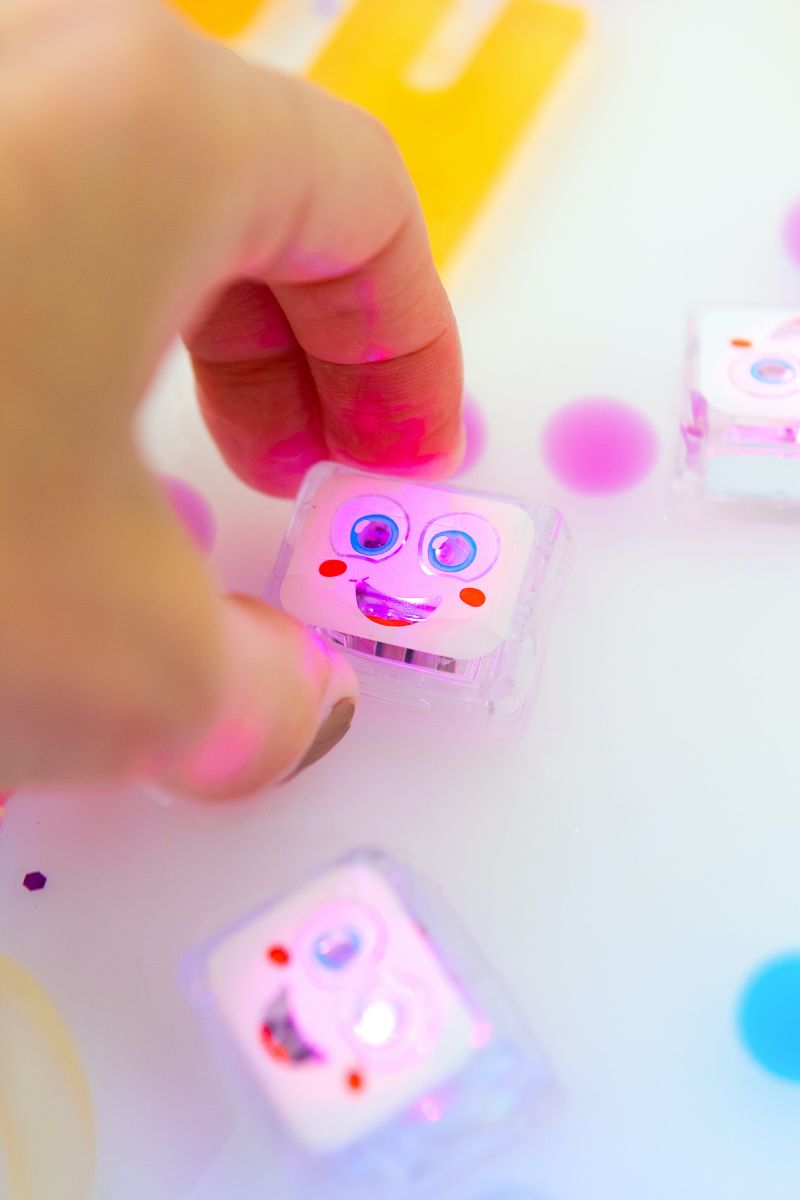 Glo Pals Leuchtende Badewürfel weiß (4er Set)