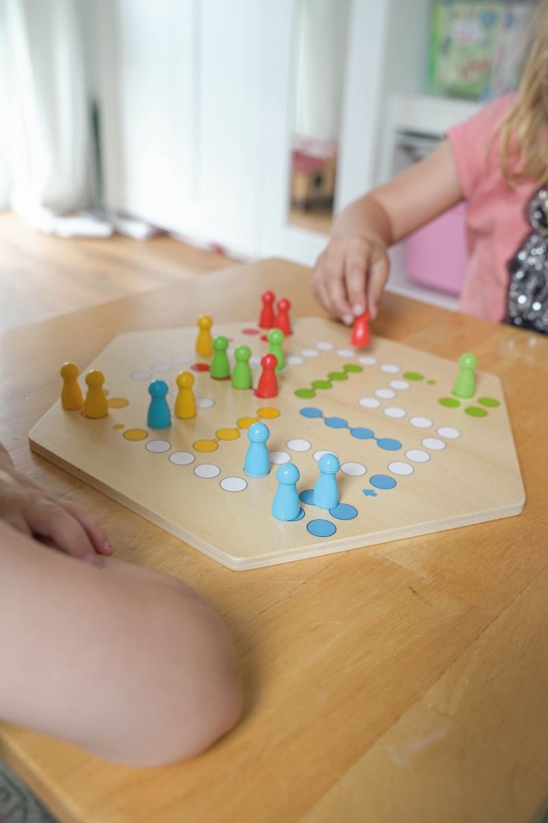 Ludo für bis zu 6 Spieler, beidseitig bespielbar - Goki