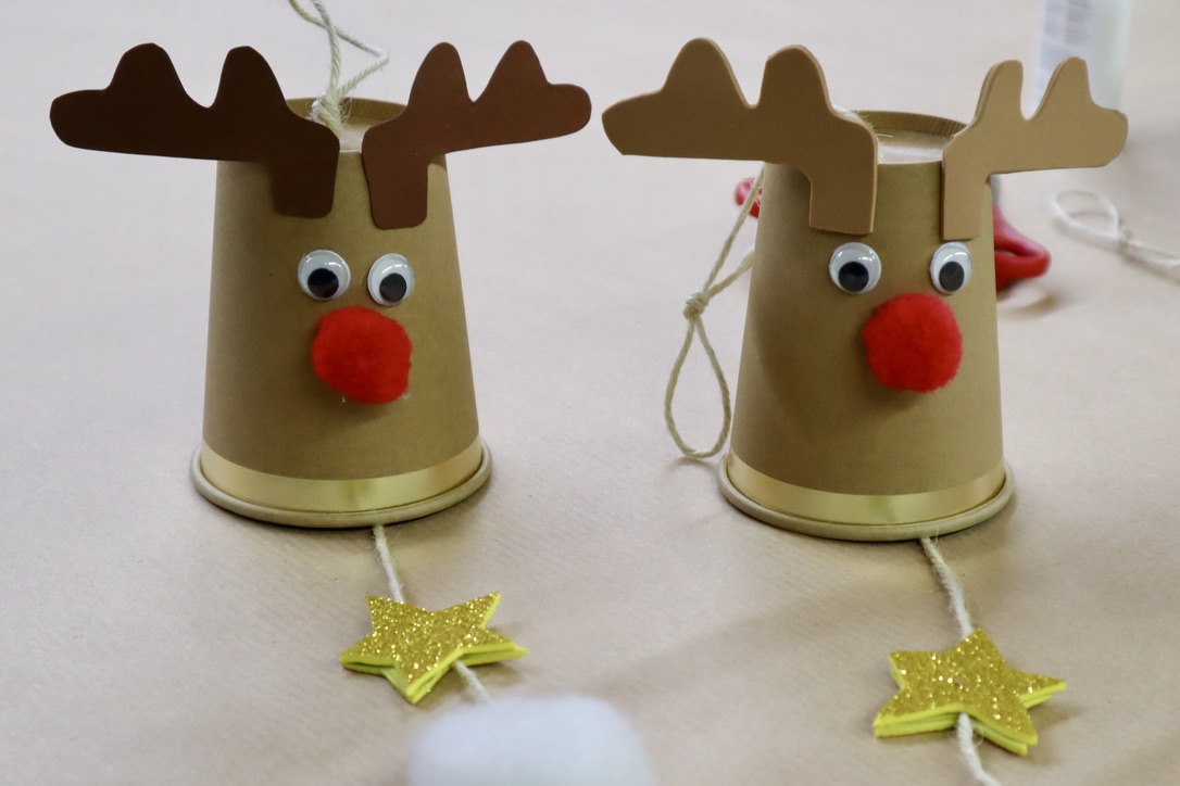 Basteln mit Kindern - Weihnachtselch zum Aufhängen