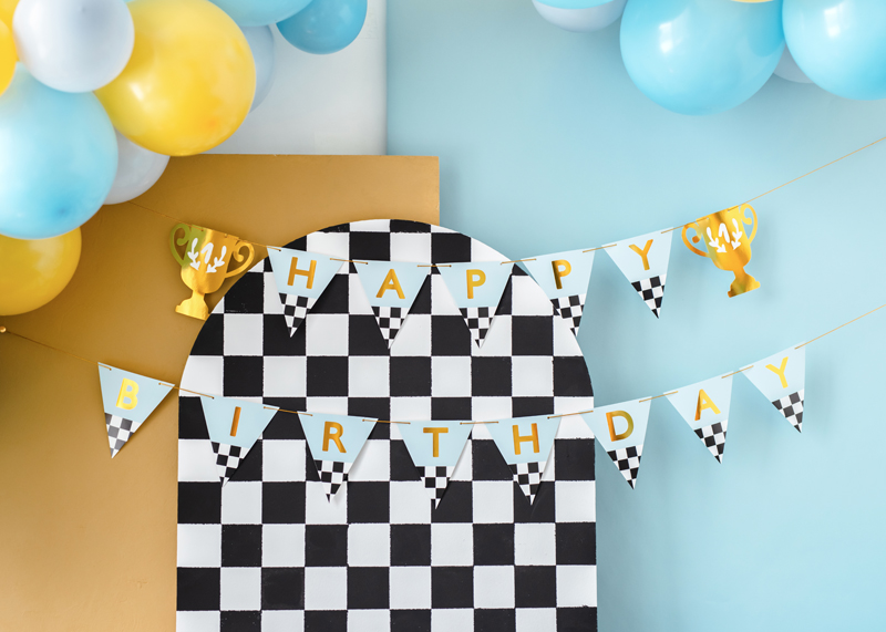 Girlande Pokal "Happy Birthday" für Rennauto-Party - Party Deco