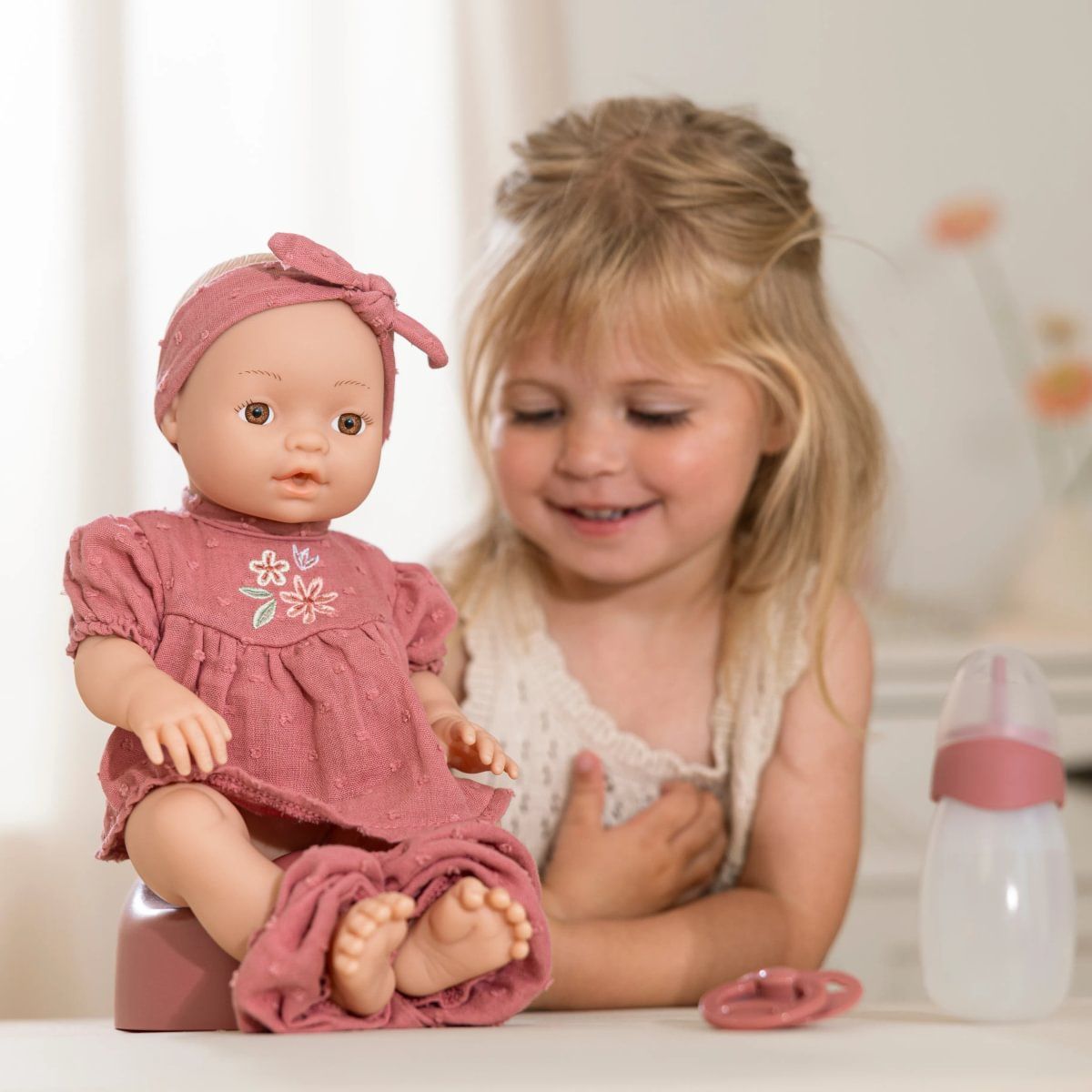 Babypuppe Livia mit Trink- und Nassfunktion - Little Dutch