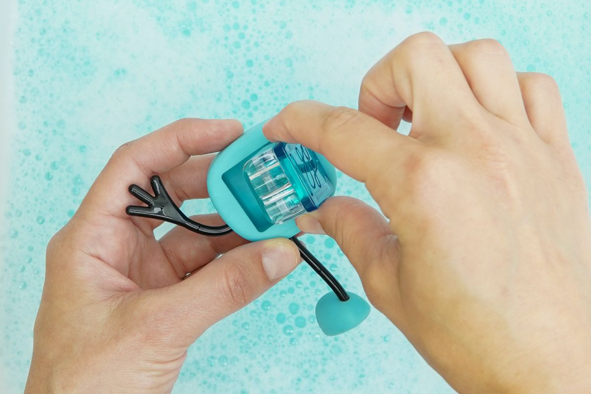 Glo Pals Badespielzeug Charakter Blair Blau